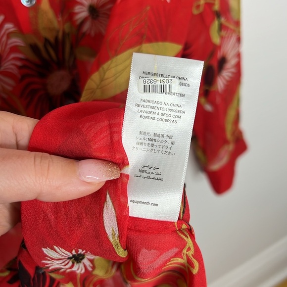 Equipment Femme 100% Silk Sheer Lightweight Blouse Red Floral Print Size M - Picture 11 of 12